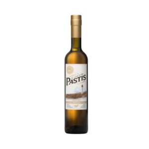Bouteille de Pastis de l'Île de Ré biologique sur fond blanc. Apéritif artisanal aux plantes aromatiques et fenouil. Le Club des Connaisseurs.