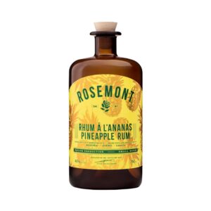 Bouteille de rhum à l’ananas Rosemont 750 ml, distillé à Montréal, Canada. Étiquette jaune avec motifs d’ananas et inscriptions vertes. Rhum à 40 % d’alcool, bouchon en liège. Disponible sur Le Club des Connaisseurs.